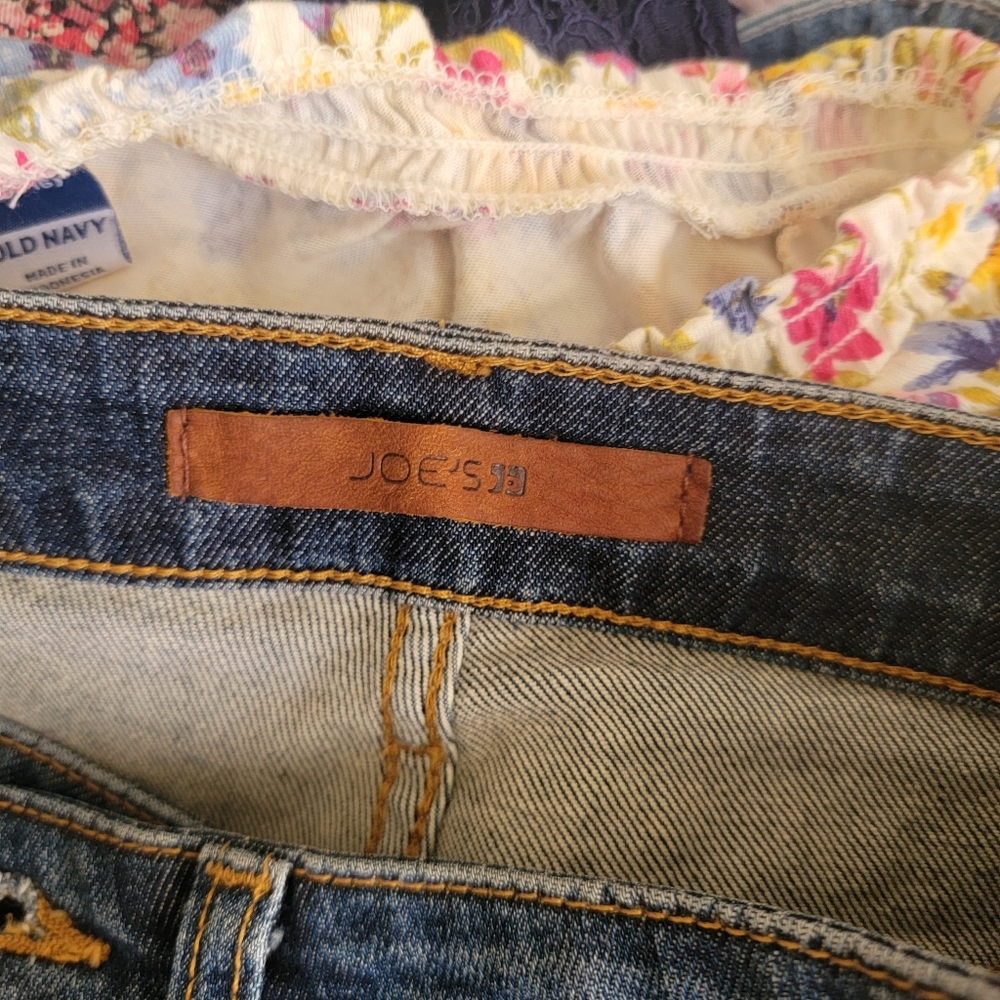 Joe's Jeans High Rise Short the Charlie 26 - Picture 4 of 4